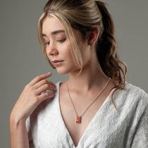 Escapulário em Metal Dourado Pérola Nossa Senhora do Carmo e Sagrado Coração