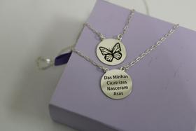 Escapulário em Prata Borboleta Das Minhas Cicatrizes Nasceram Asas.