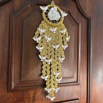 Escapulário Enfeite de Porta Espírito Santo e Sagrada Família Dourado Católico 45x27cm Escapulário Enfeite de Porta Espírito Santo e Sagrada Família Dourado Católico 45x27cm