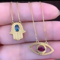 Escapulário mão e olho grego em bijuteria feminina