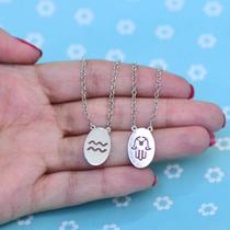 Escapulário Signo Aquário com Hamsá Prata Banhado a Ródio