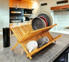 Escorredor de Pratos Dobrável em Bambu Compacto, Sustentável e Elegante para Cozinha Moderna Escorredor de Pratos Dobrável em Bambu Compacto, Sustentável e Elegante para Cozinha Moderna