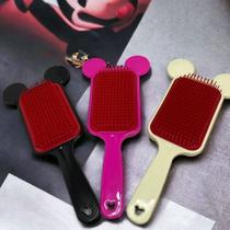 Escova de Cabelo Raquete Flex com Orelha Mickey - Escova Desembaraçadora orelhinha - CORES SORTIDAS Escova de Cabelo Raquete Flex com Orelha Mickey - Escova Desembaraçadora orelhinha - CORES SORTIDAS