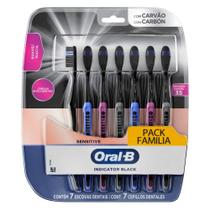 Escova de Dente Oral B Indicador Black Sensitive Macia C/ 7