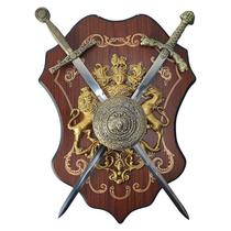 Escudo Brasão Medusa E Espadas Duplas Cruzada