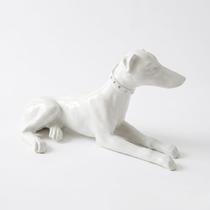 Escultura Cão Galgo Inglês Resina com Laca Branca Cristais Na Coleira Saldão Escultura Cão Galgo Inglês Resina com Laca Branca Cristais Na Coleira Saldão