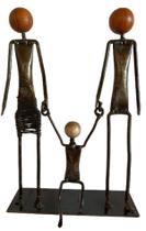 Escultura Casal Com Criança Em Ferro Ferrugem Obra De Arte