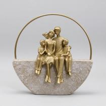 Escultura Casal Com Dois Filhos Em Resina Gold