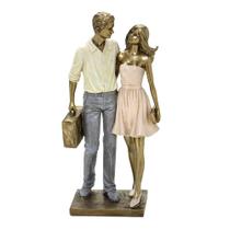 Escultura casal decorativo em resina