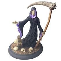 Escultura Caveira Foice No Cemitério Roxo 22 Cm Resina
