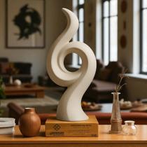 Escultura "Chave do Invisível" - A escultura segue proporções baseadas na sequência de Fibonacci