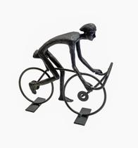 Escultura ciclista decorativo de resina e metal preto