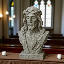 Escultura "Coração do Salvado " - Representa jesus com seu coração sagrado em forma Abstrata