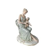 Escultura Dama com Bebê em Porcelana - 25x18cm - Escultura de Luxo com Detalhes Requintados - Luxo em Estilo Clássico!