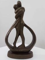 Escultura De Alumínio Abraço Casal 26 Cm