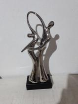 Escultura de casal cromado Escultura de casal cromado