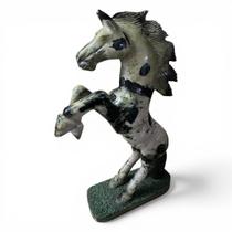 Escultura de Cavalo Esculpido em Pedras Preciosas Verdes 70x45x16cm