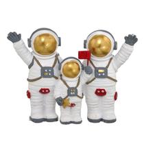 Escultura Decorativa Astronauta Casal Com Filho Em Resina