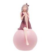 Escultura Decorativa Boneca com Bola de Resina Rosa 9,5cm x 12cm x 17,5cm Rojemac Escultura Decorativa Boneca com Bola de Resina Rosa 9,5cm x 12cm x 17,5cm Rojemac