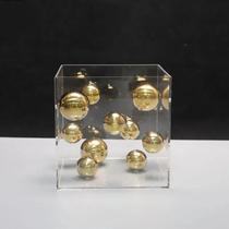 Escultura Decorativa Caixa em Acrílico com Bolas - Esferas