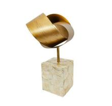 Escultura Decorativa Luxo Metal dourado Base Madrepérola
