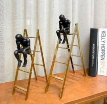 Escultura Decorativo Escada com Homem Pensando Escultura Decorativo Escada com Homem Pensando