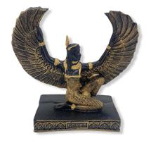 Escultura egipcia isis de asas abertas dourada - Lua Mistica
