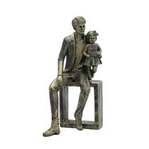 Escultura em resina de pai e filho em estilo europeu 25cm Escultura em resina de pai e filho em estilo europeu 25cm