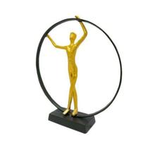 Escultura Enfeite Pessoa Dourada no Circulo Luxo