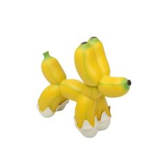 Escultura: Estátua de resina, banana, balão, cão, 20x8x18cm Escultura: Estátua de resina, banana, balão, cão, 20x8x18cm