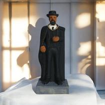 Escultura Exu Cartola Capa Preta com Dourado 11cm - Arte em Resina