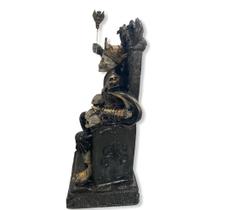 Escultura Exu Caveira no Trono Preto com dourado 35 cm em resina - Lua Mistica