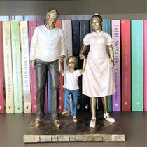 Escultura Família Avós com Meninos Em Resina - Galeria Morada