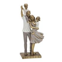 Escultura Familia Casal Com Dois Filhos Irmãos Em Resina