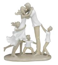 Escultura Família Casal Com Dois Meninos e Uma Menina Em Resina