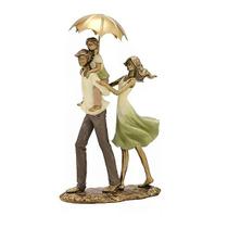 Escultura Família Casal Com Filho e Guarda-chuva Em Resina