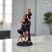 Escultura Família com 2 Filhas em Gesso Estátua Decorativa para Sala AVB DECOR