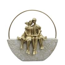 Escultura familia decor em resina casal c duas meninas 23cm