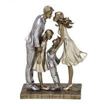 Escultura familia decorativa casal de filhos em resina