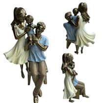Escultura Familia Decorativa em Resina pai mãe e filho