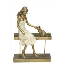 Escultura Família Mulher Com Gatinho Em Resina Escultura Família Mulher Com Gatinho Em Resina
