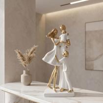 Escultura Família Pai Mãe 2 Filhos Meninos 26cm Luxo Enfeite Para Sala Aparador Rack - AVB DECOR Escultura Família Pai Mãe 2 Filhos Meninos 26cm Luxo Enfeite Para Sala Aparador Rack - AVB DECOR