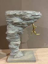 Escultura força e superaçao homem 20,5x9,5x30cm