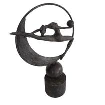 Escultura ginasta decorativa em resina