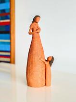 Escultura Mãe e Filha em Cerâmica - Decoração Artesanal - Escultura Mãe com uma Filha Escultura Mãe e Filha em Cerâmica - Decoração Artesanal - Escultura Mãe com uma Filha
