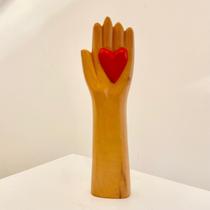 Escultura Mão com Coração