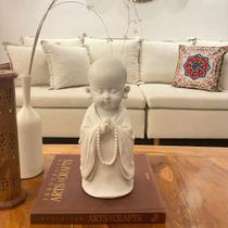 Escultura Monge Em Oração De Pó De Mármore 28Cm