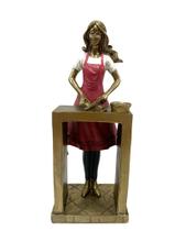 Escultura Mulher Cozinheira Gourmet Chef Decorativa - Resina