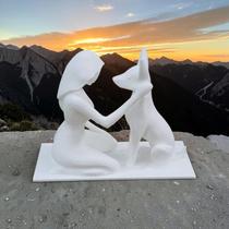 Escultura Mulher e Cachorro laço eterno Estátua Decorativa Minimalista 3D 8.5 cm para Mesa Sala Escritório