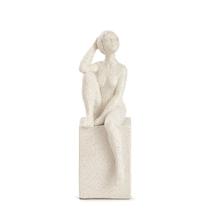 Escultura mulher sentada em uma base - resina off white mart